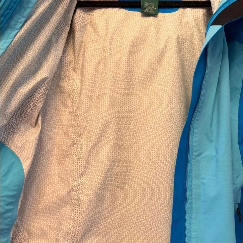 L.L. Bean Women’s Two-Tone Blue Rain Jacket-Size M - Picture 3 of 5